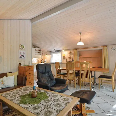 Two-bedroom In Hébergement de vacances *